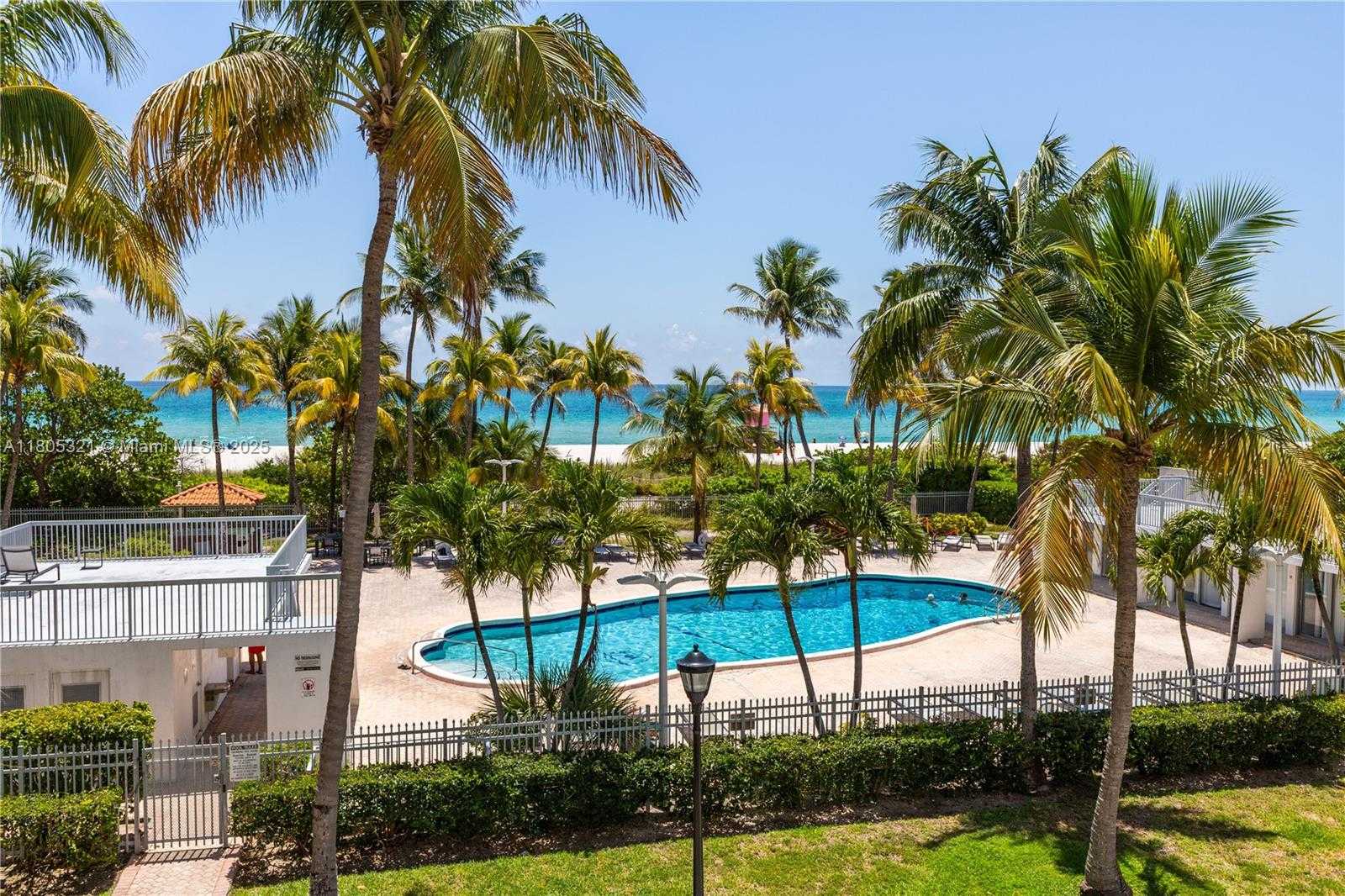 Small Image of 2655 COLLINS AVE #411, Miami Beach Number 27
