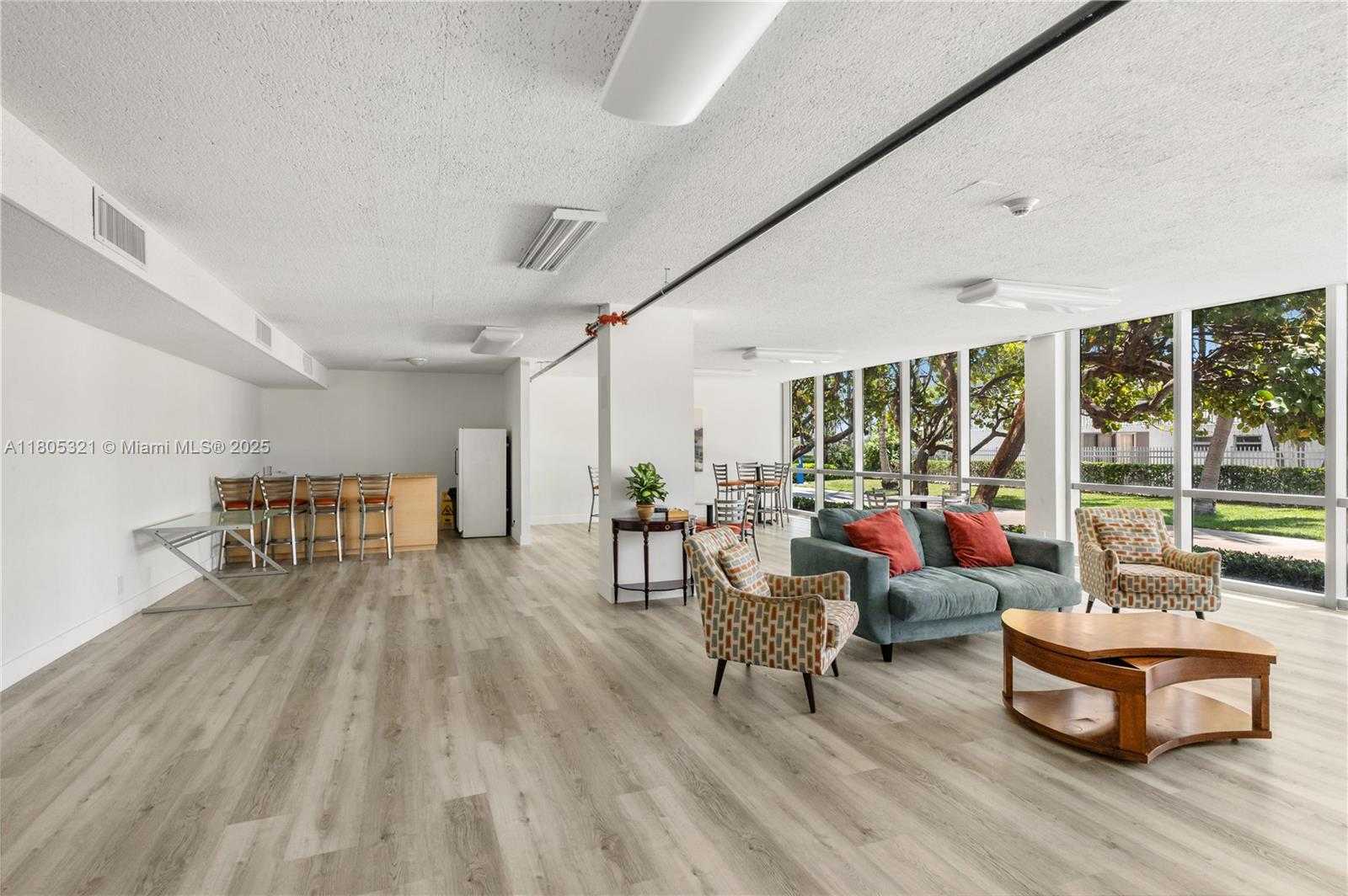 Small Image of 2655 COLLINS AVE #411, Miami Beach Number 34