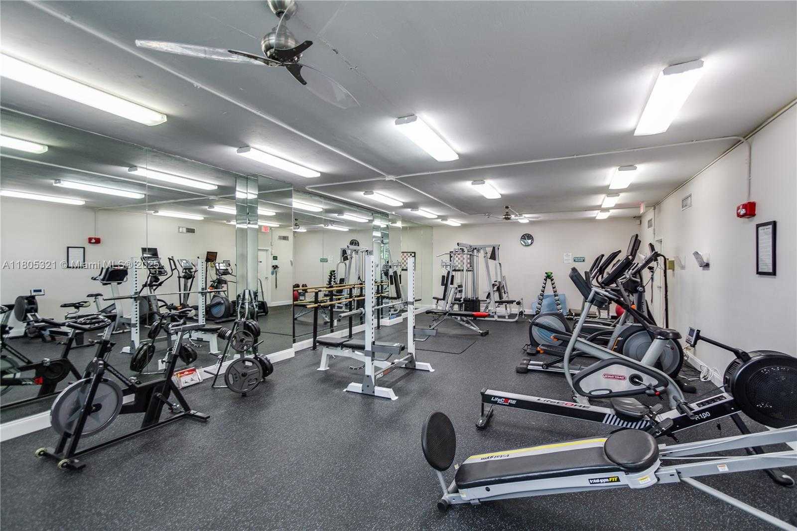 Small Image of 2655 COLLINS AVE #411, Miami Beach Number 38