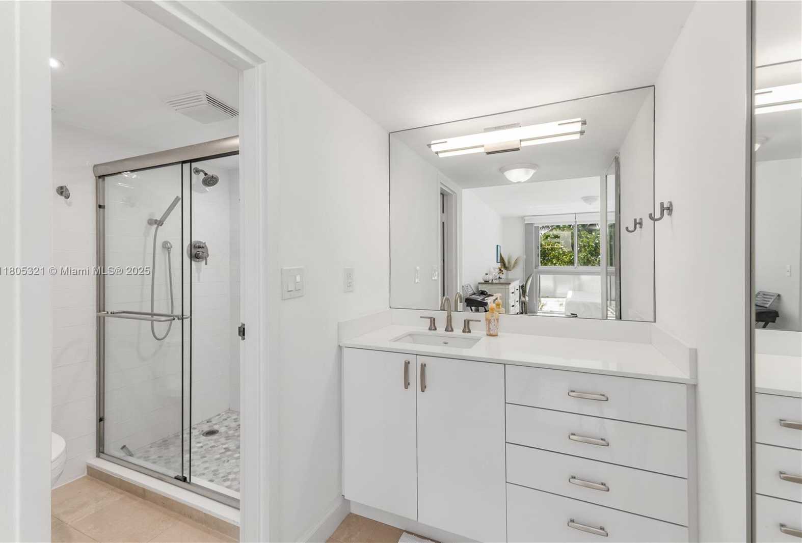 Small Image of 2655 COLLINS AVE #411, Miami Beach Number 7