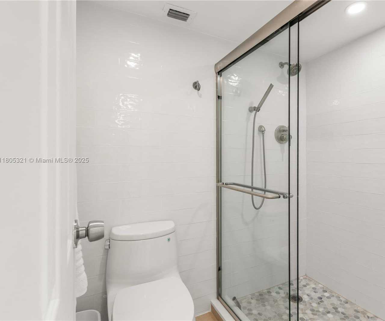 Small Image of 2655 COLLINS AVE #411, Miami Beach Number 8