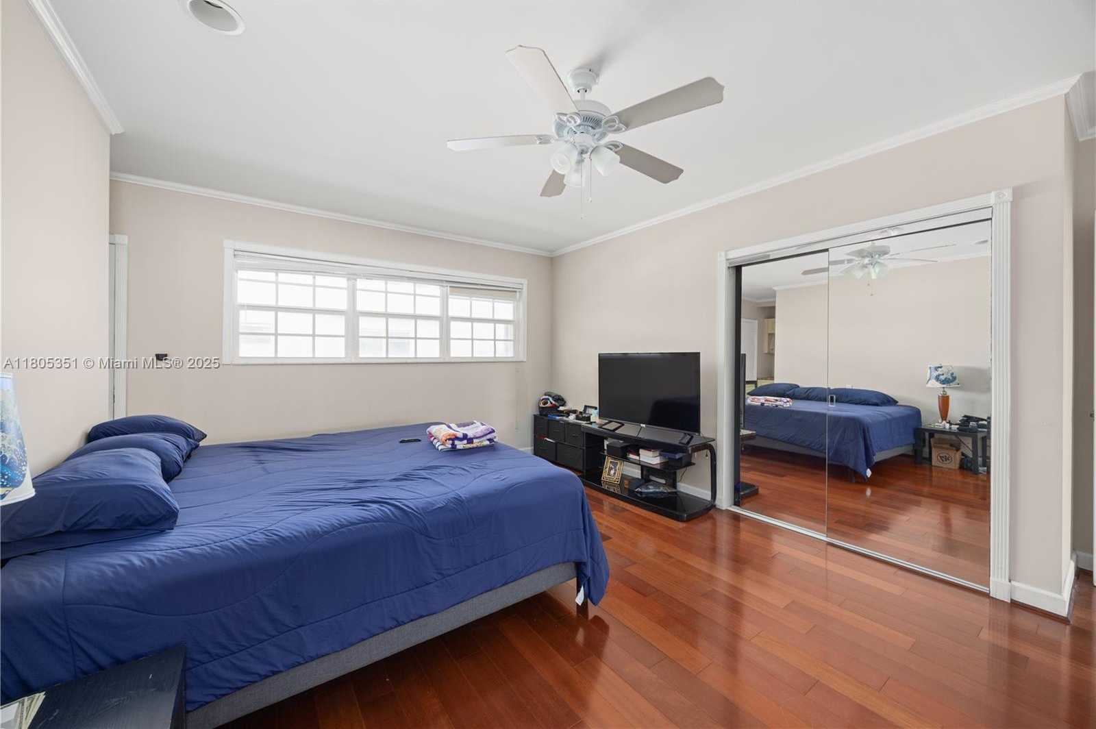 Small Image of 462 GOLDEN ISLES DR #305, Hallandale Beach Number 12