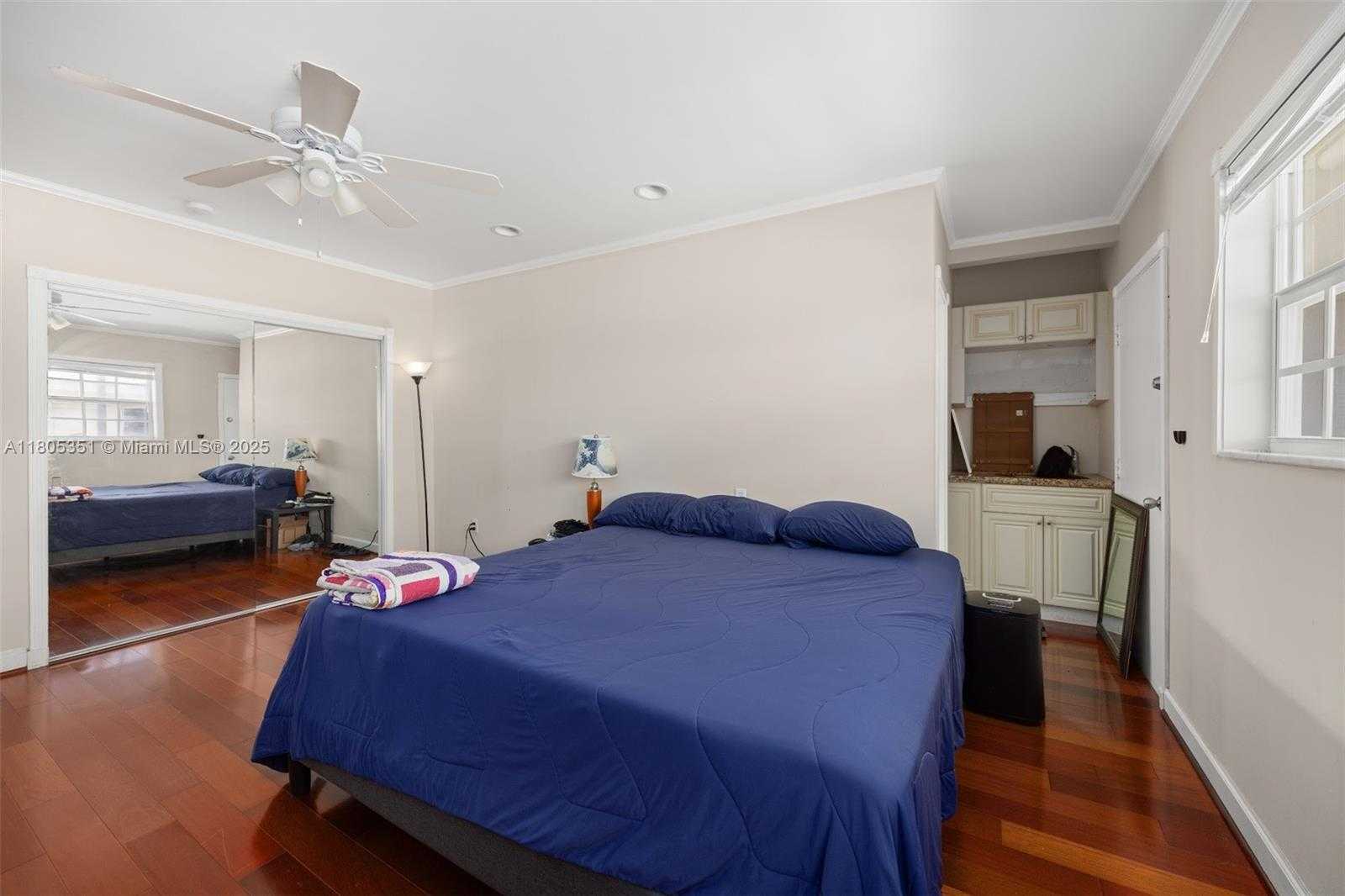 Small Image of 462 GOLDEN ISLES DR #305, Hallandale Beach Number 13