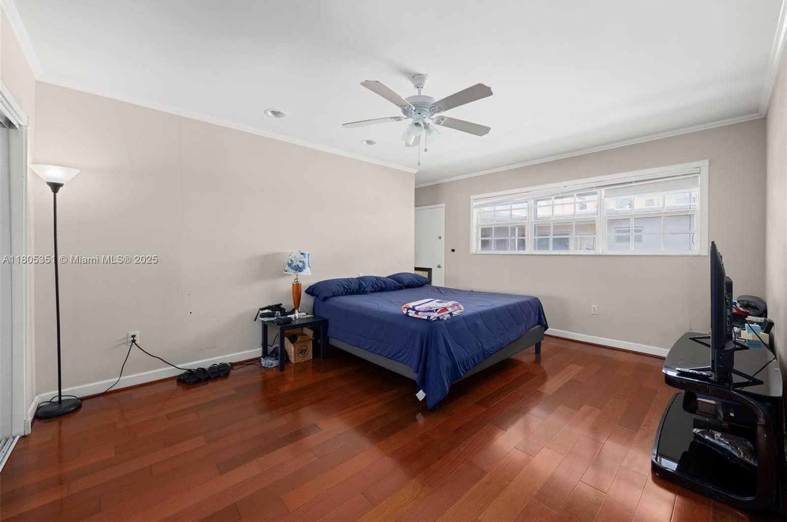 Small Image of 462 GOLDEN ISLES DR #305, Hallandale Beach Number 14