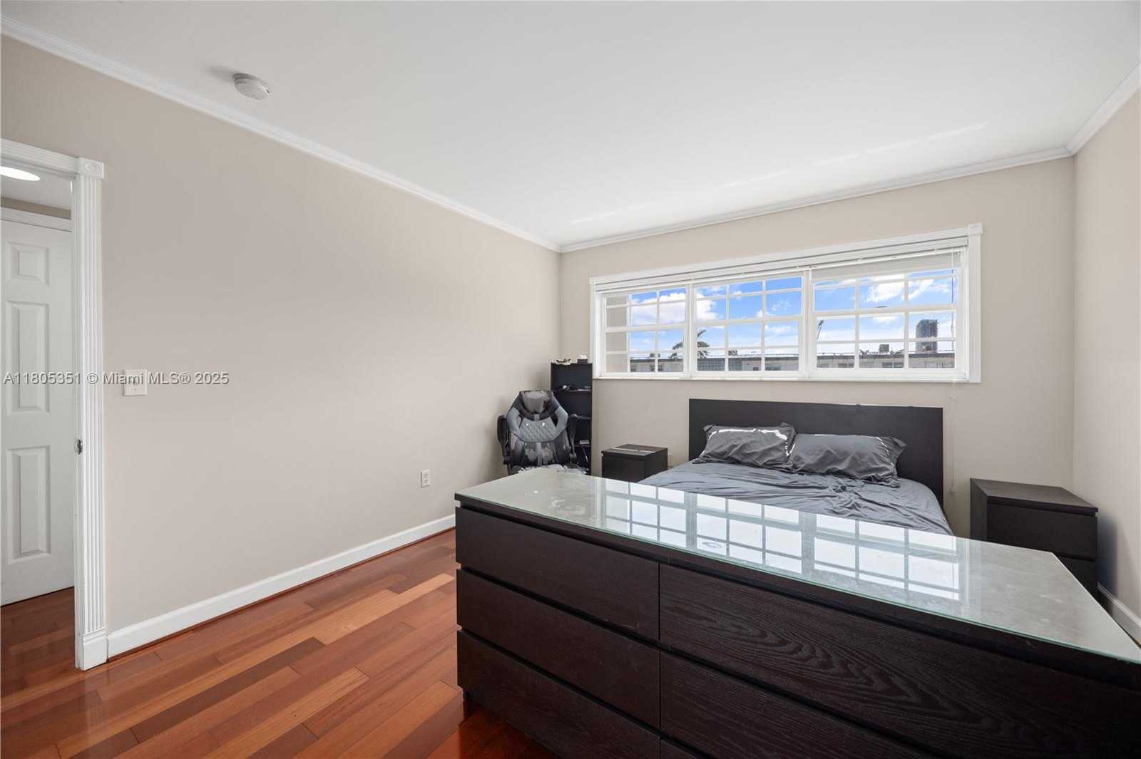 Small Image of 462 GOLDEN ISLES DR #305, Hallandale Beach Number 17