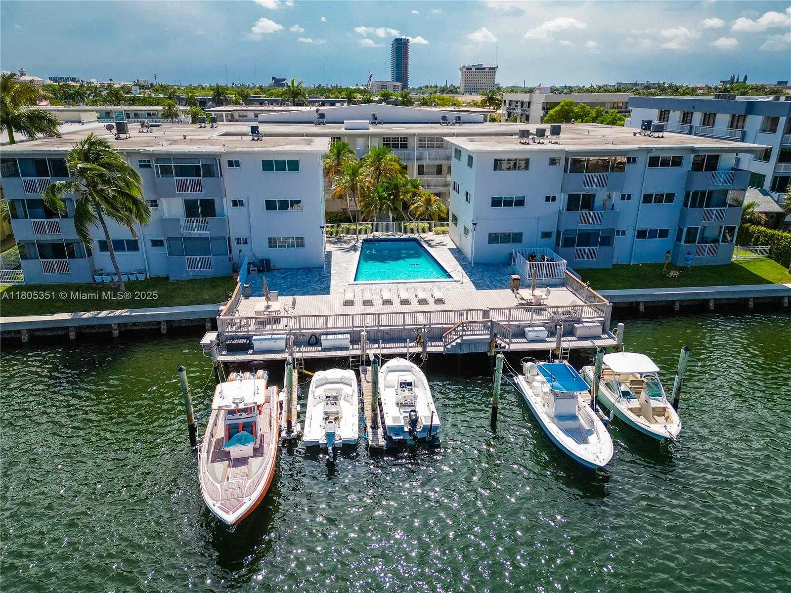 Small Image of 462 GOLDEN ISLES DR #305, Hallandale Beach Number 21
