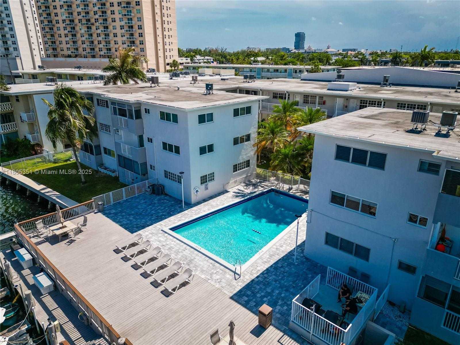 Small Image of 462 GOLDEN ISLES DR #305, Hallandale Beach Number 22