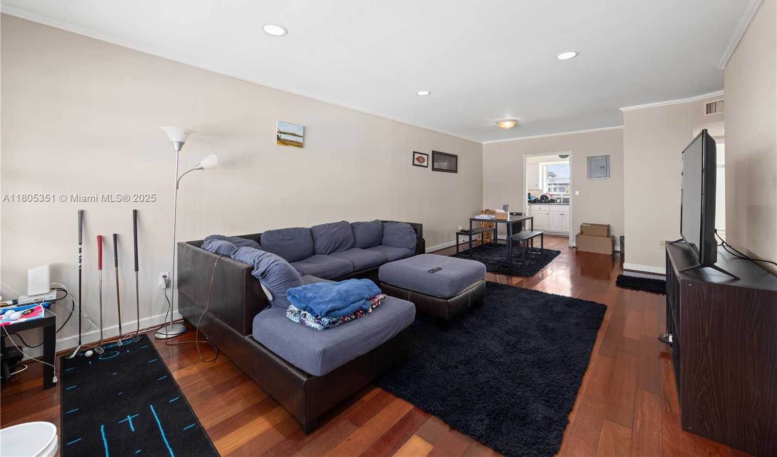 Small Image of 462 GOLDEN ISLES DR #305, Hallandale Beach Number 3