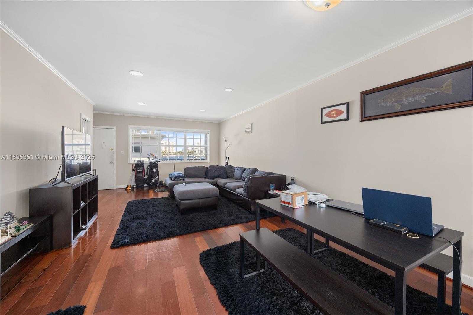 Small Image of 462 GOLDEN ISLES DR #305, Hallandale Beach Number 4