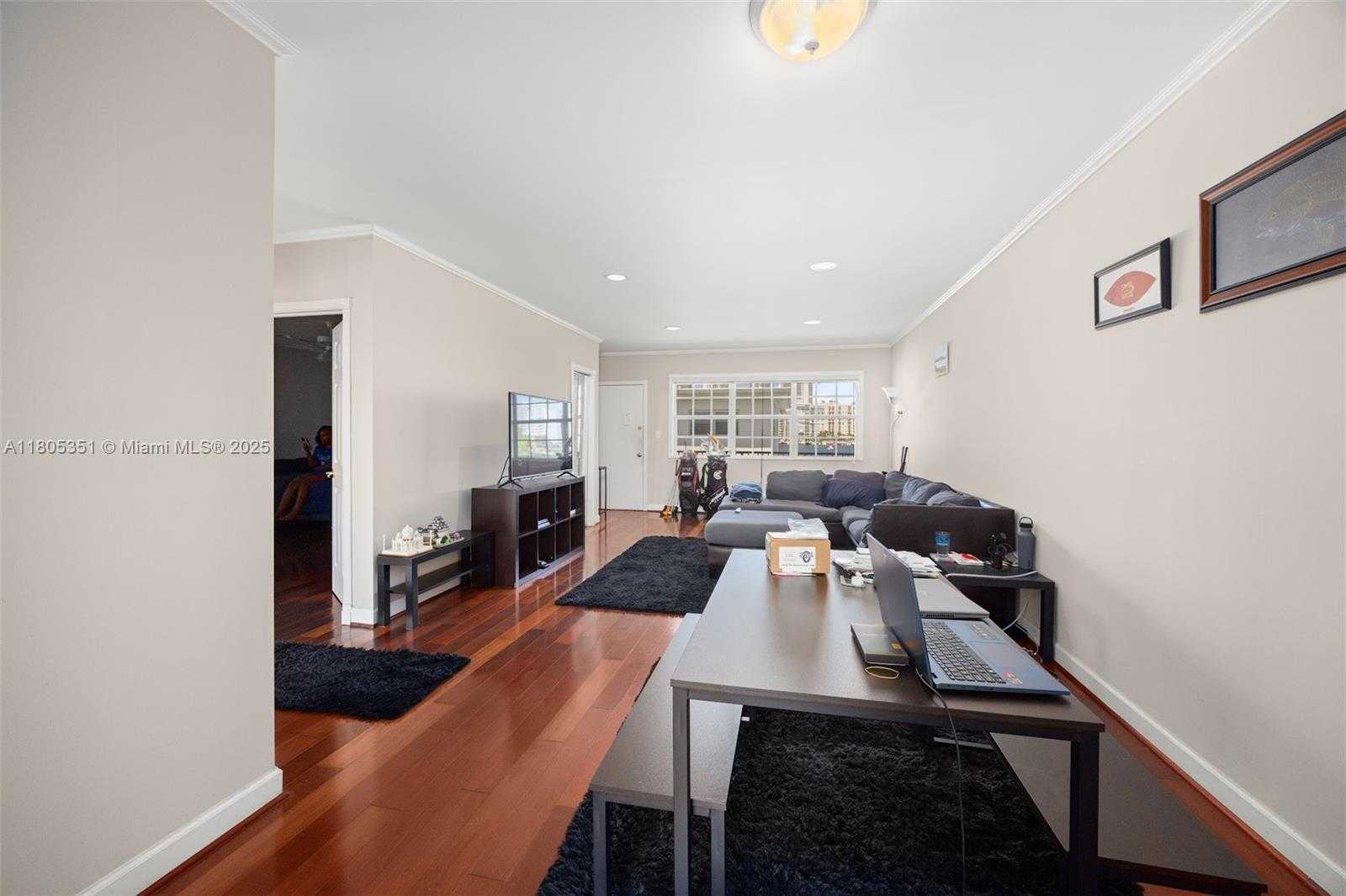 Small Image of 462 GOLDEN ISLES DR #305, Hallandale Beach Number 5