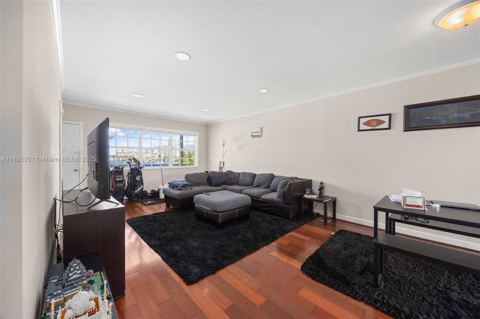 Small Image of 462 GOLDEN ISLES DR #305, Hallandale Beach Number 6