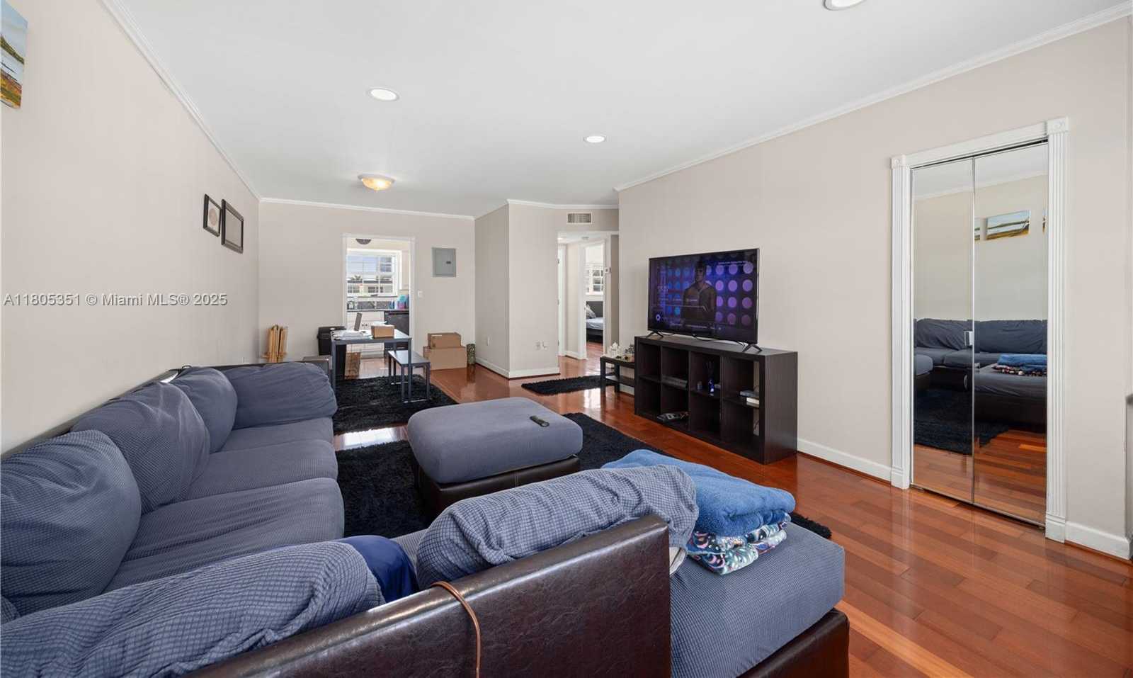 Small Image of 462 GOLDEN ISLES DR #305, Hallandale Beach Number 7