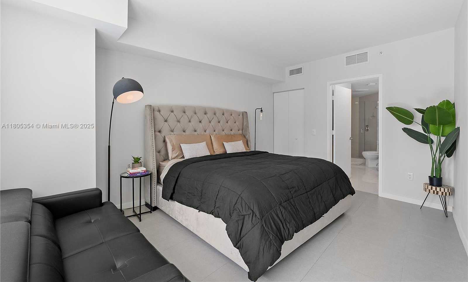 Small Image of 1100 SOUTH MIAMI AVE #3210, Miami Number 4