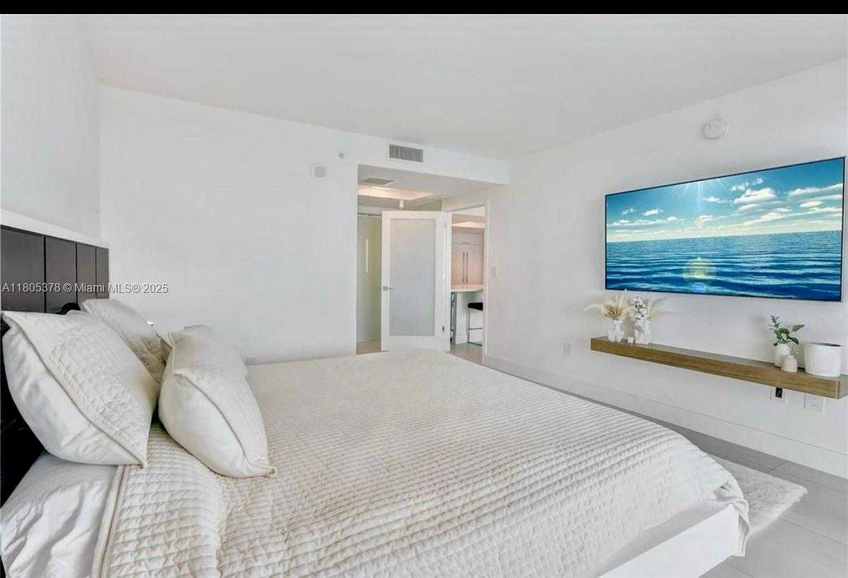 Small Image of 1800 NORTH BAYSHORE DR #3707, Miami Number 11