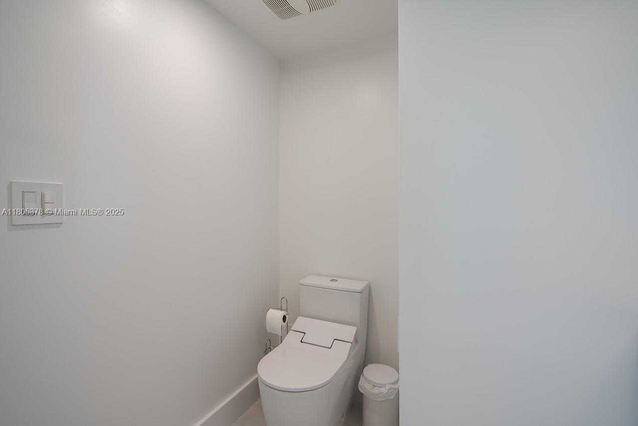 Small Image of 1800 NORTH BAYSHORE DR #3707, Miami Number 16