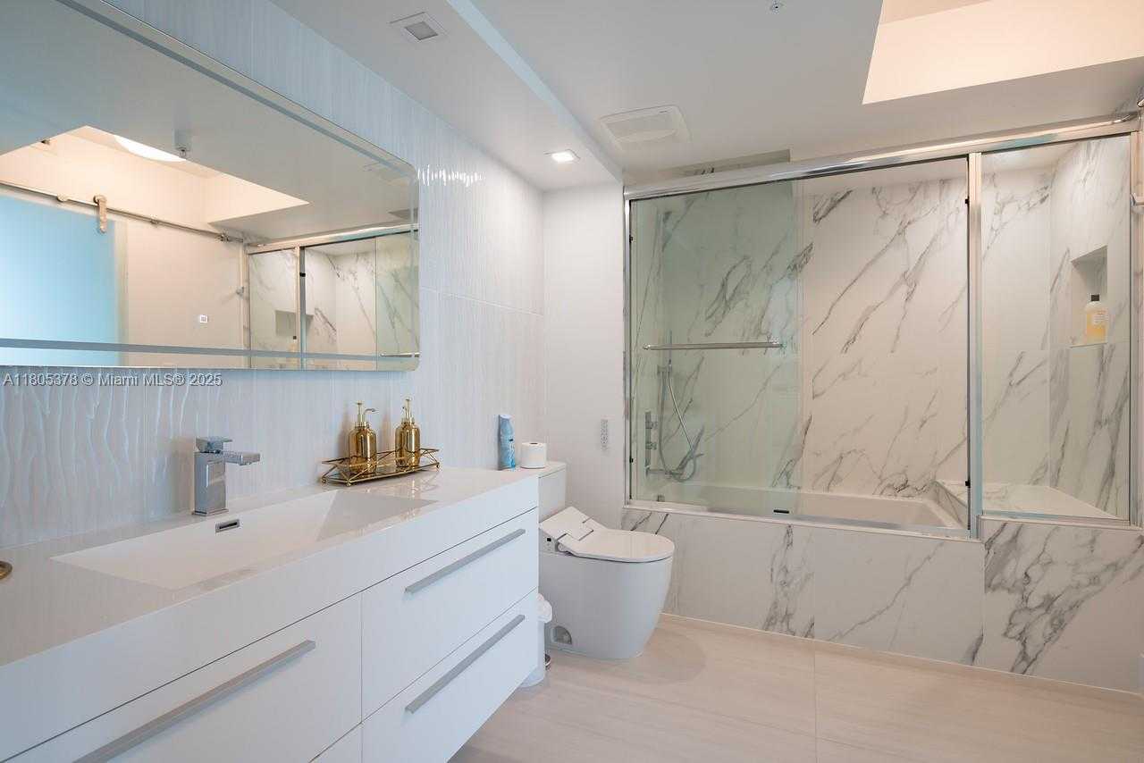 Small Image of 1800 NORTH BAYSHORE DR #3707, Miami Number 17