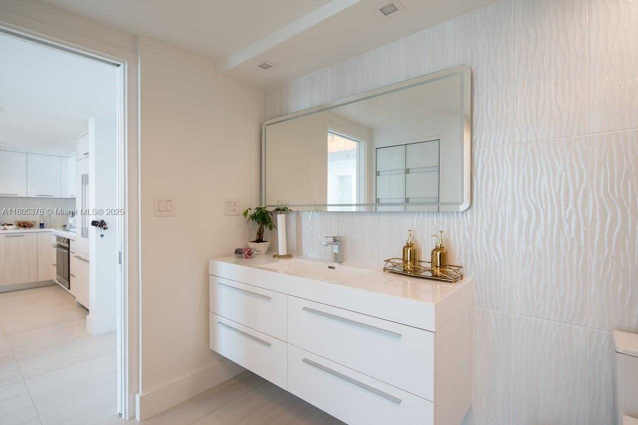 Small Image of 1800 NORTH BAYSHORE DR #3707, Miami Number 18