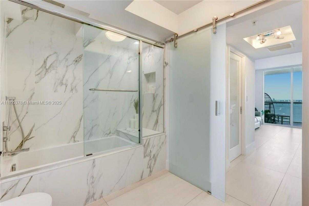 Small Image of 1800 NORTH BAYSHORE DR #3707, Miami Number 19