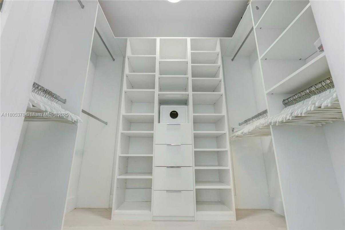 Small Image of 1800 NORTH BAYSHORE DR #3707, Miami Number 21