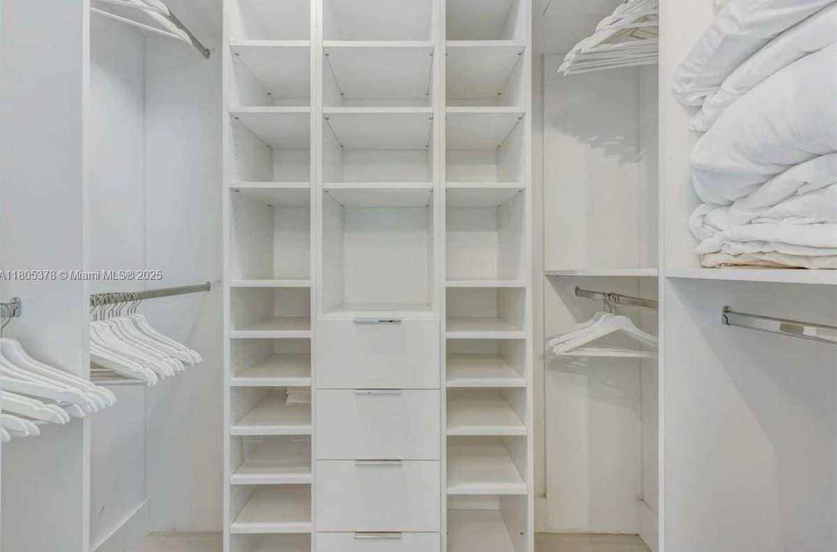 Small Image of 1800 NORTH BAYSHORE DR #3707, Miami Number 22