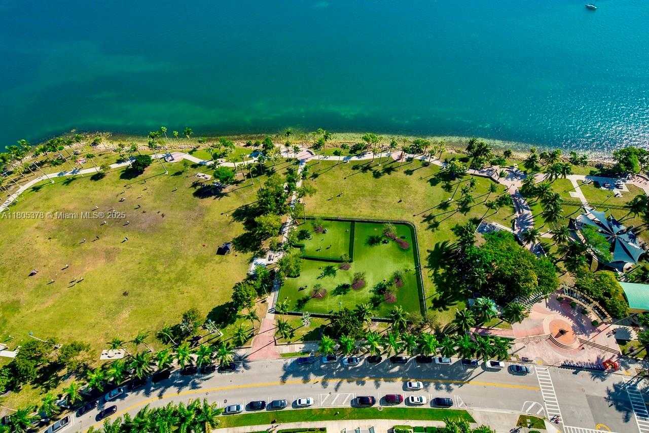 Small Image of 1800 NORTH BAYSHORE DR #3707, Miami Number 24