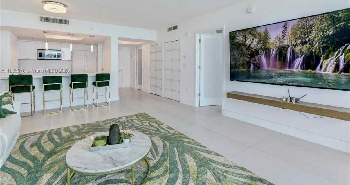 Small Image of 1800 NORTH BAYSHORE DR #3707, Miami Number 4