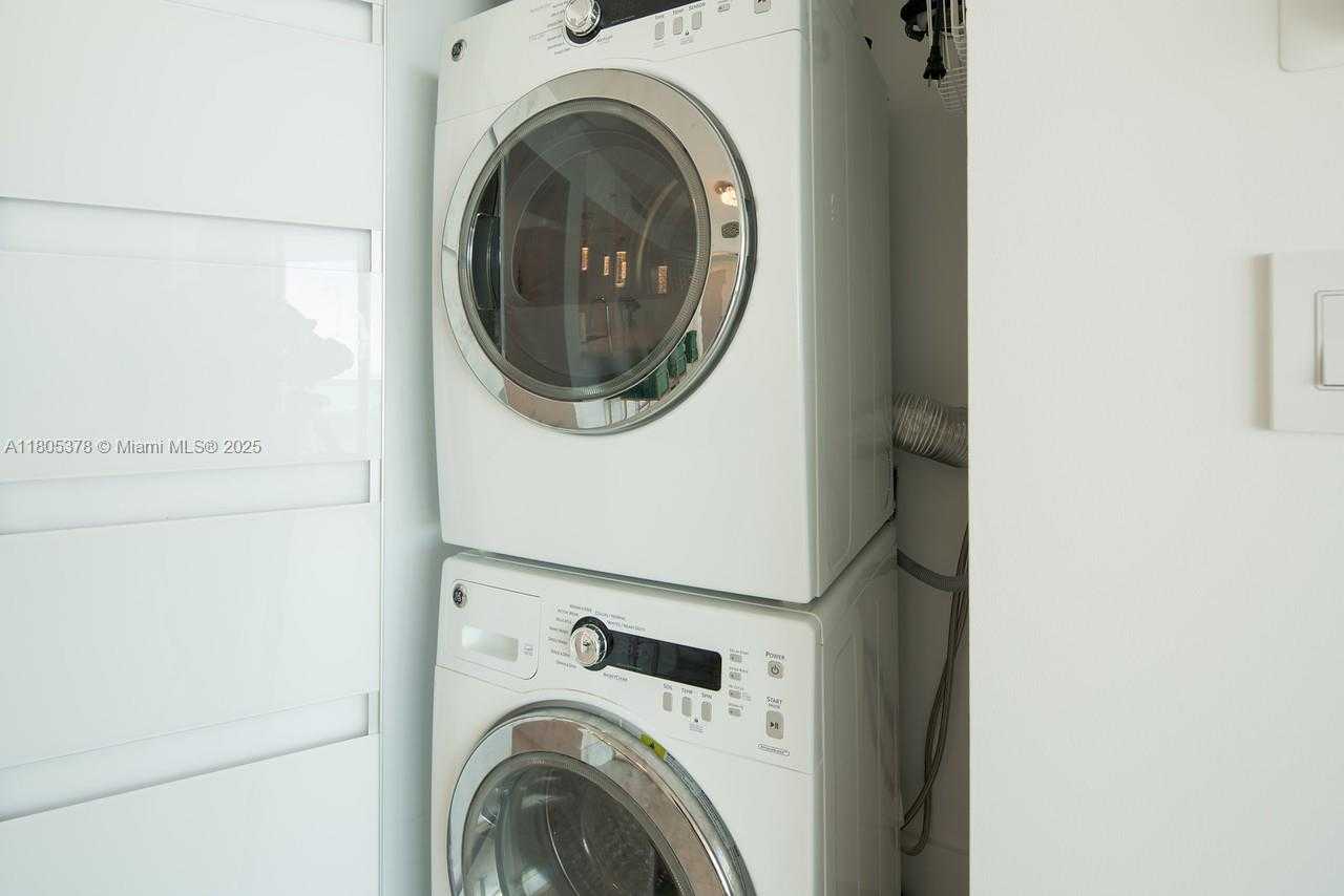 Small Image of 1800 NORTH BAYSHORE DR #3707, Miami Number 6