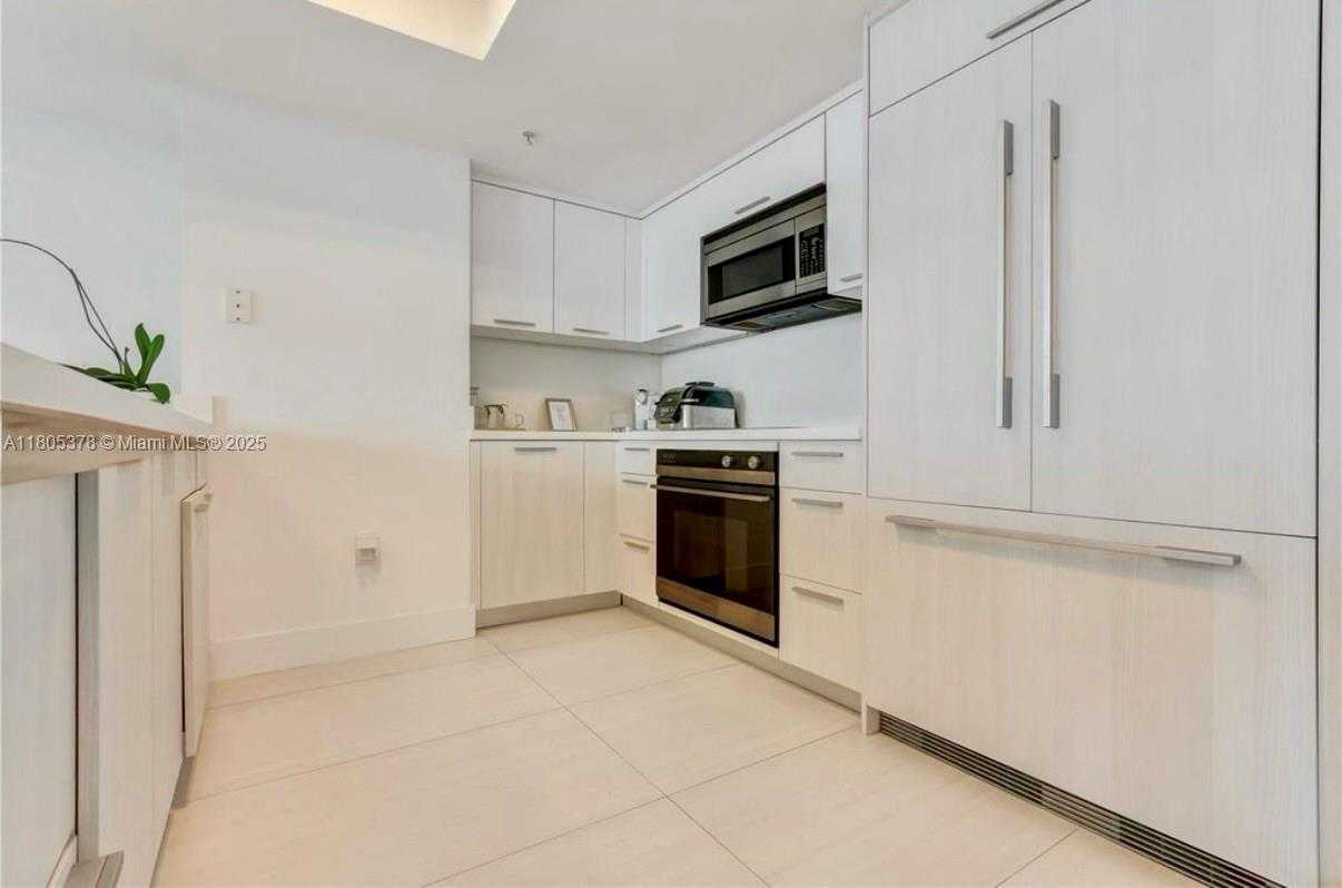 Small Image of 1800 NORTH BAYSHORE DR #3707, Miami Number 9