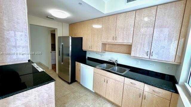 Small Image of Miami Number 5
