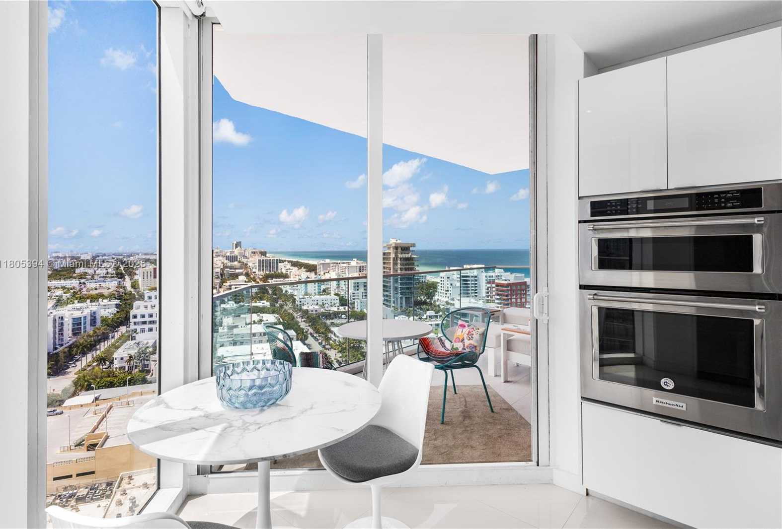 Small Image of 300 SOUTH POINTE DR #2005, Miami Beach Number 10