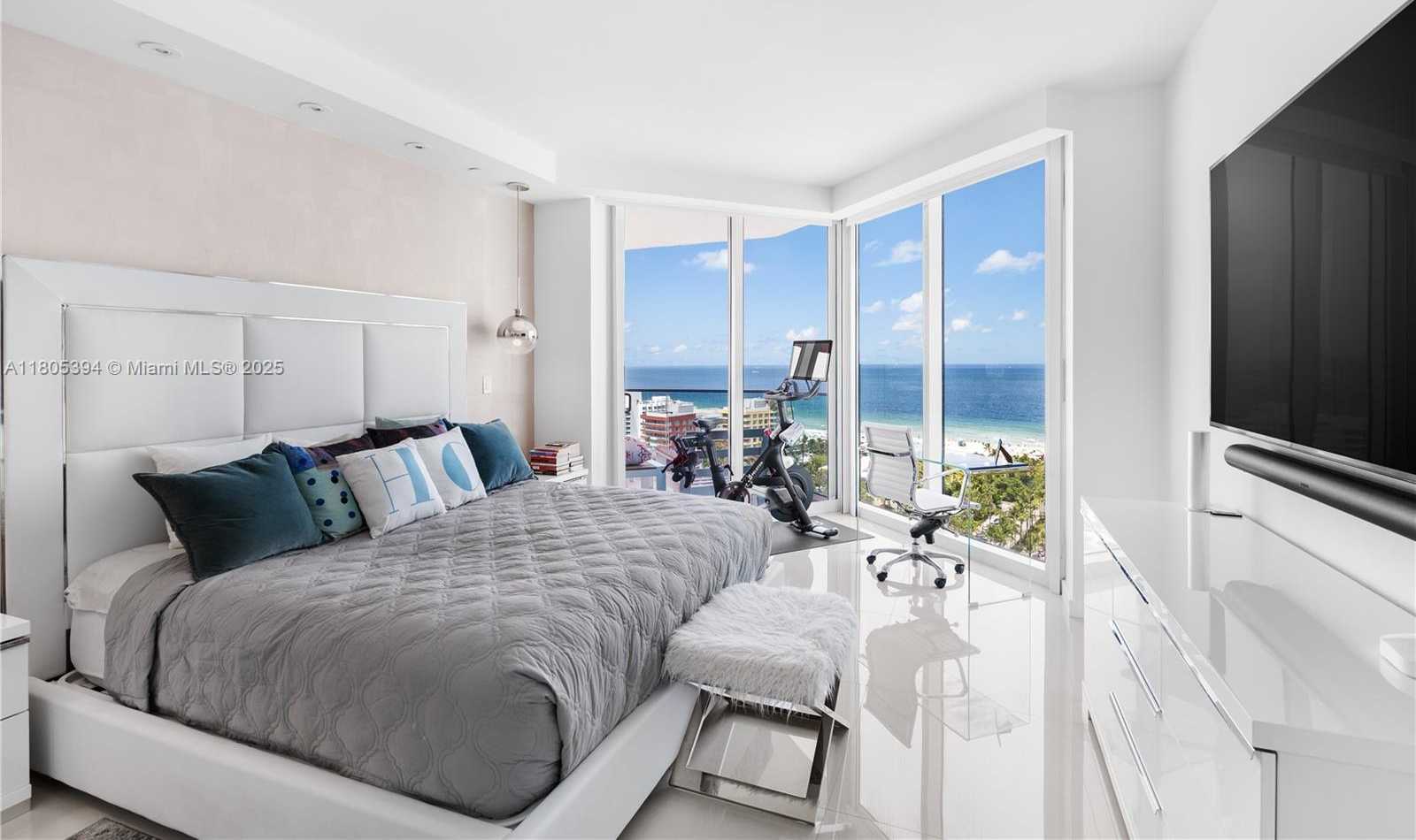 Small Image of 300 SOUTH POINTE DR #2005, Miami Beach Number 11