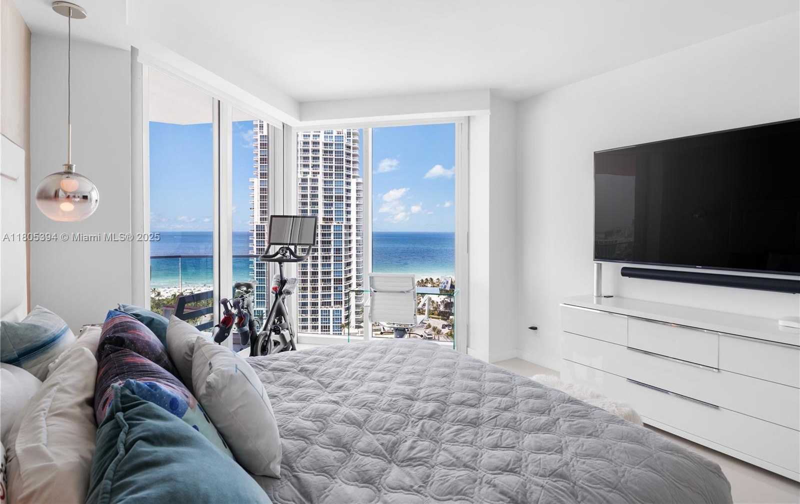 Small Image of 300 SOUTH POINTE DR #2005, Miami Beach Number 12