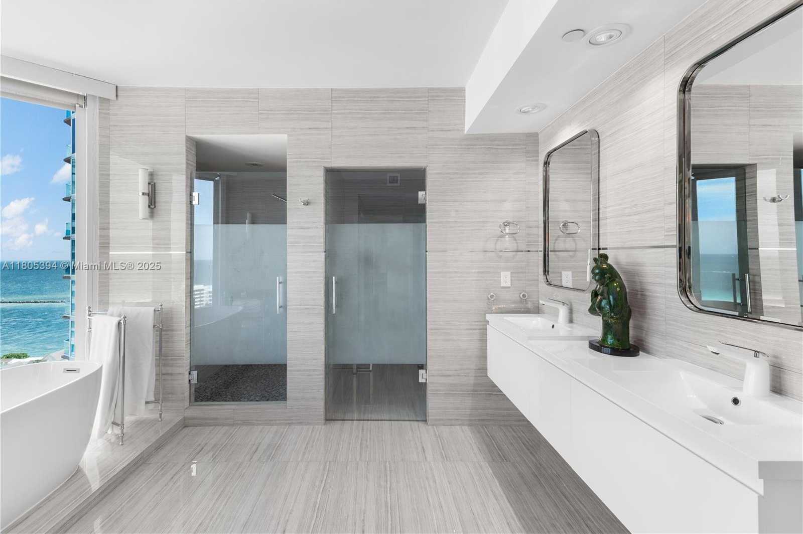 Small Image of 300 SOUTH POINTE DR #2005, Miami Beach Number 13