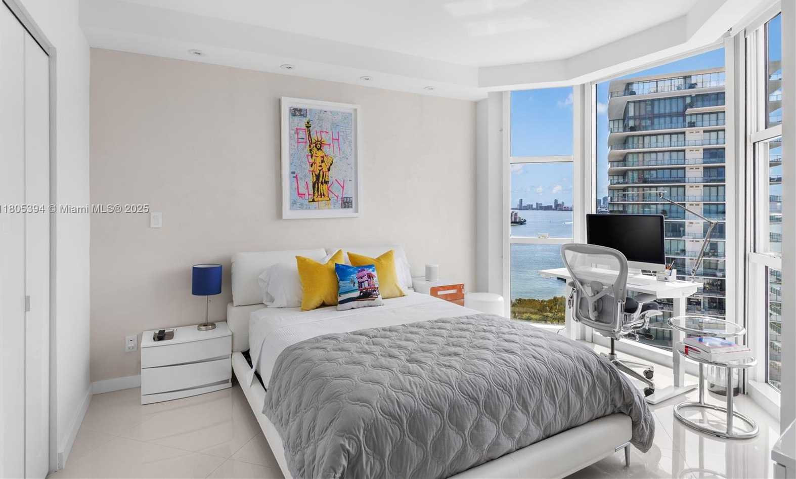 Small Image of 300 SOUTH POINTE DR #2005, Miami Beach Number 19