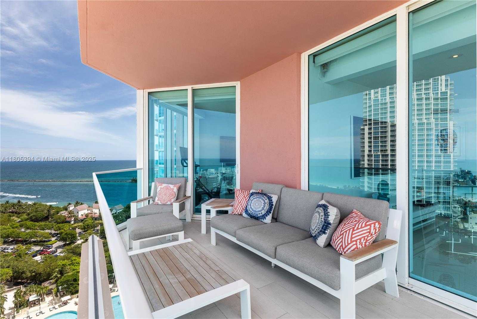Small Image of 300 SOUTH POINTE DR #2005, Miami Beach Number 23