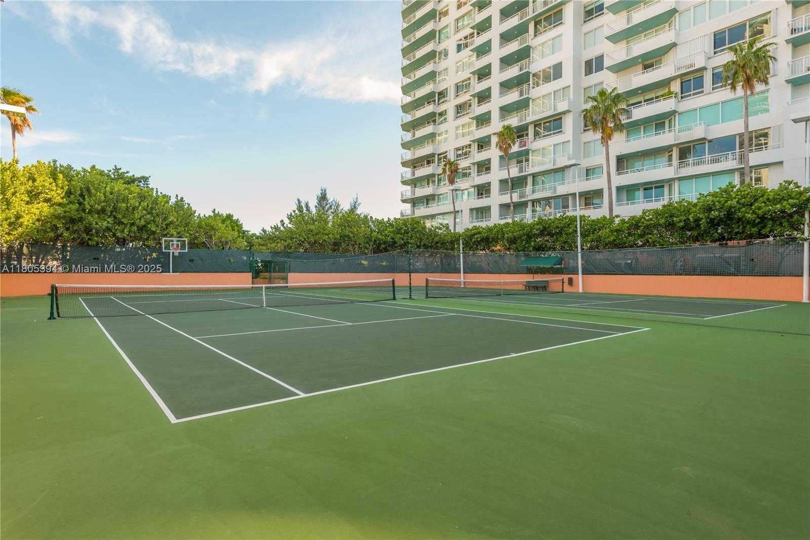 Small Image of 300 SOUTH POINTE DR #2005, Miami Beach Number 29