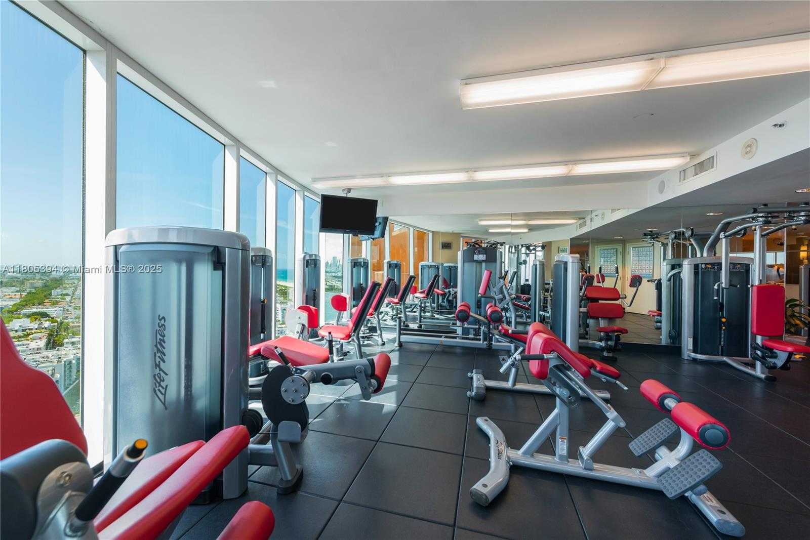 Small Image of 300 SOUTH POINTE DR #2005, Miami Beach Number 30