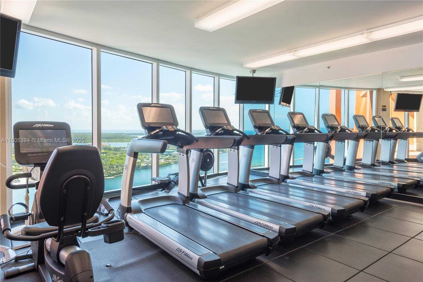 Small Image of 300 SOUTH POINTE DR #2005, Miami Beach Number 31