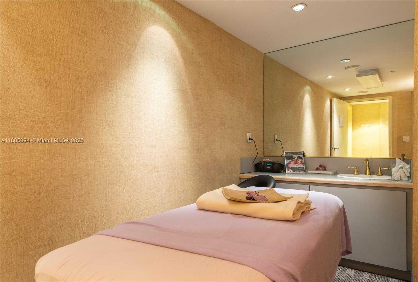 Small Image of 300 SOUTH POINTE DR #2005, Miami Beach Number 32