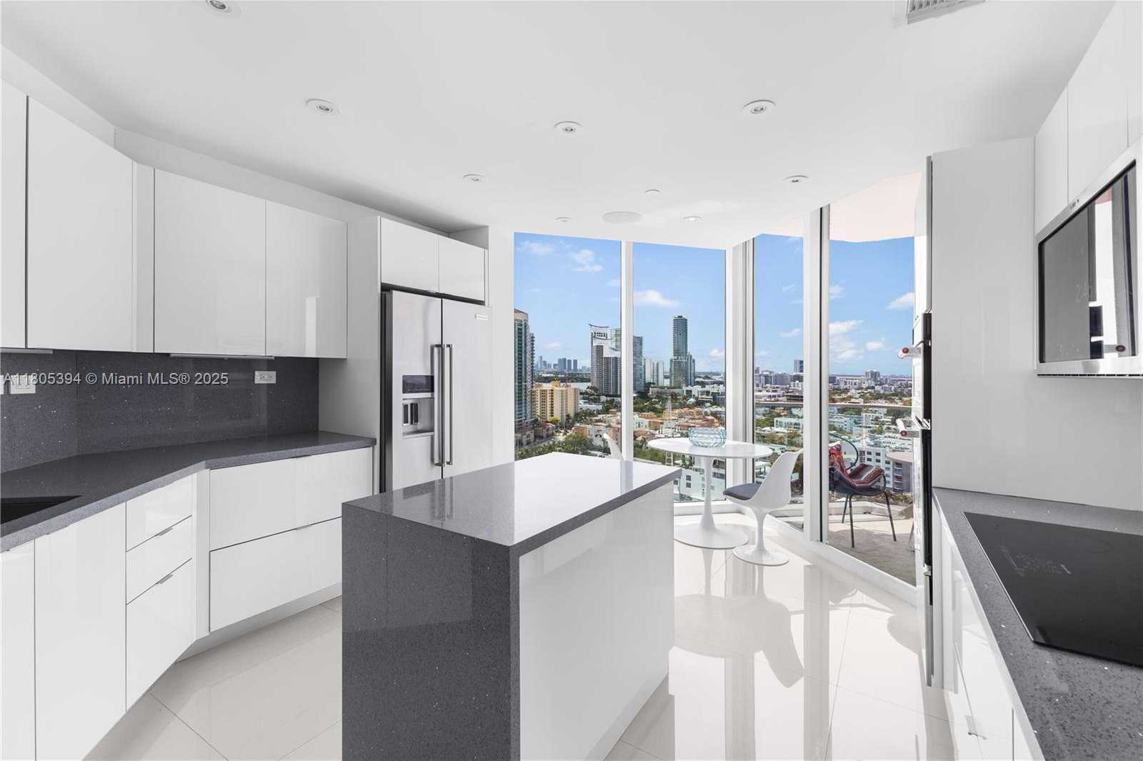 Small Image of 300 SOUTH POINTE DR #2005, Miami Beach Number 9