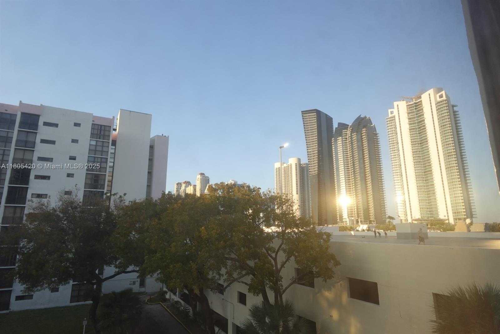Small Image of 17011 NORTH BAY RD #408, Sunny Isles Beach Number 14