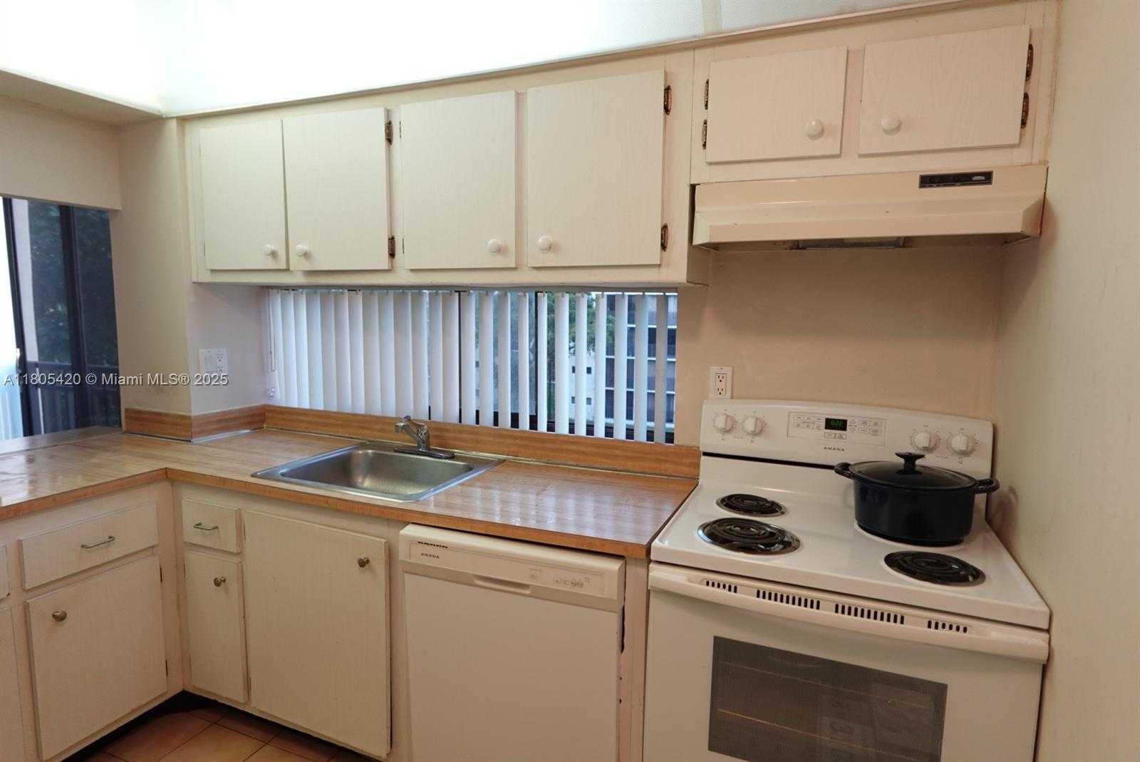 Small Image of 17011 NORTH BAY RD #408, Sunny Isles Beach Number 2
