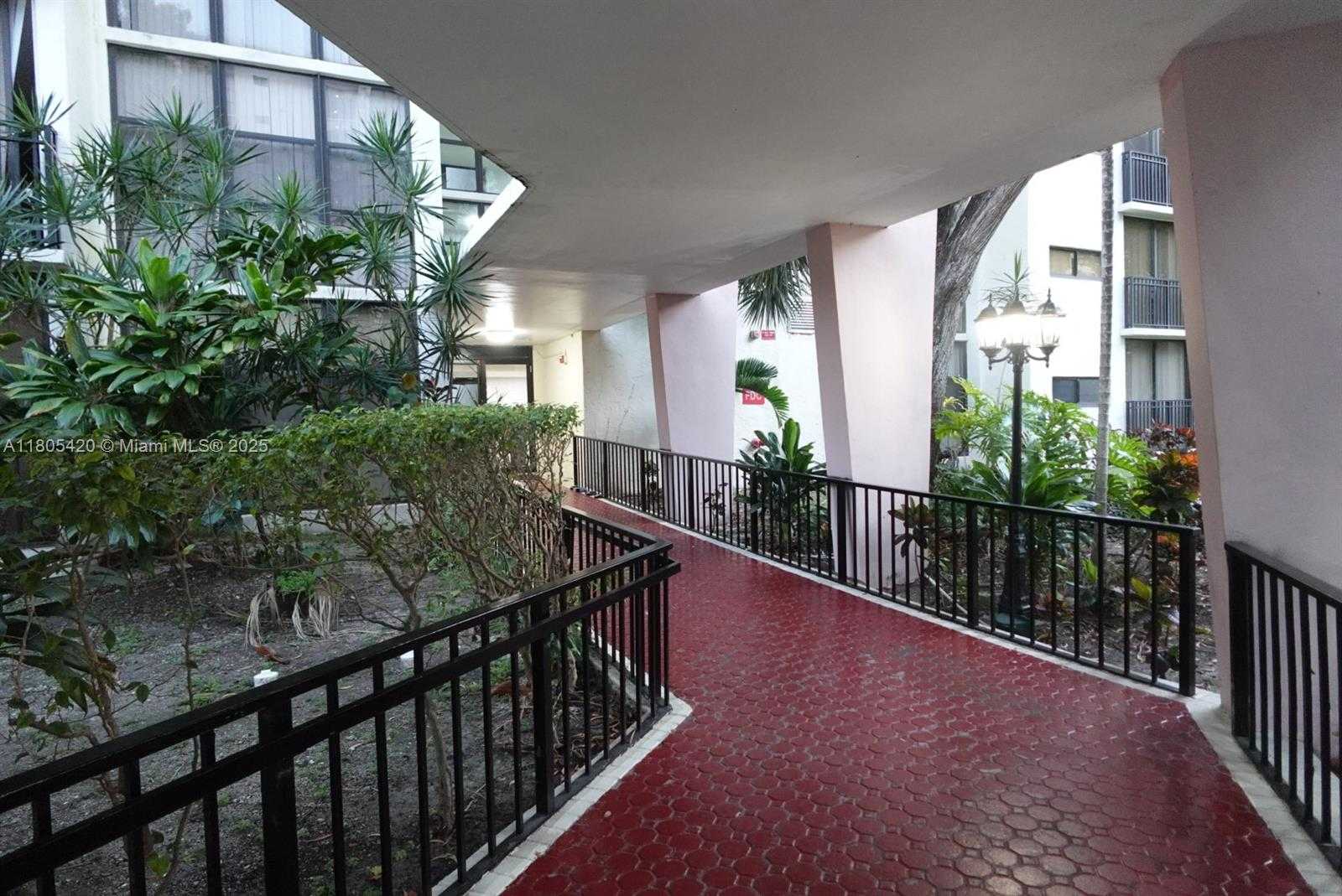 Small Image of 17011 NORTH BAY RD #408, Sunny Isles Beach Number 4
