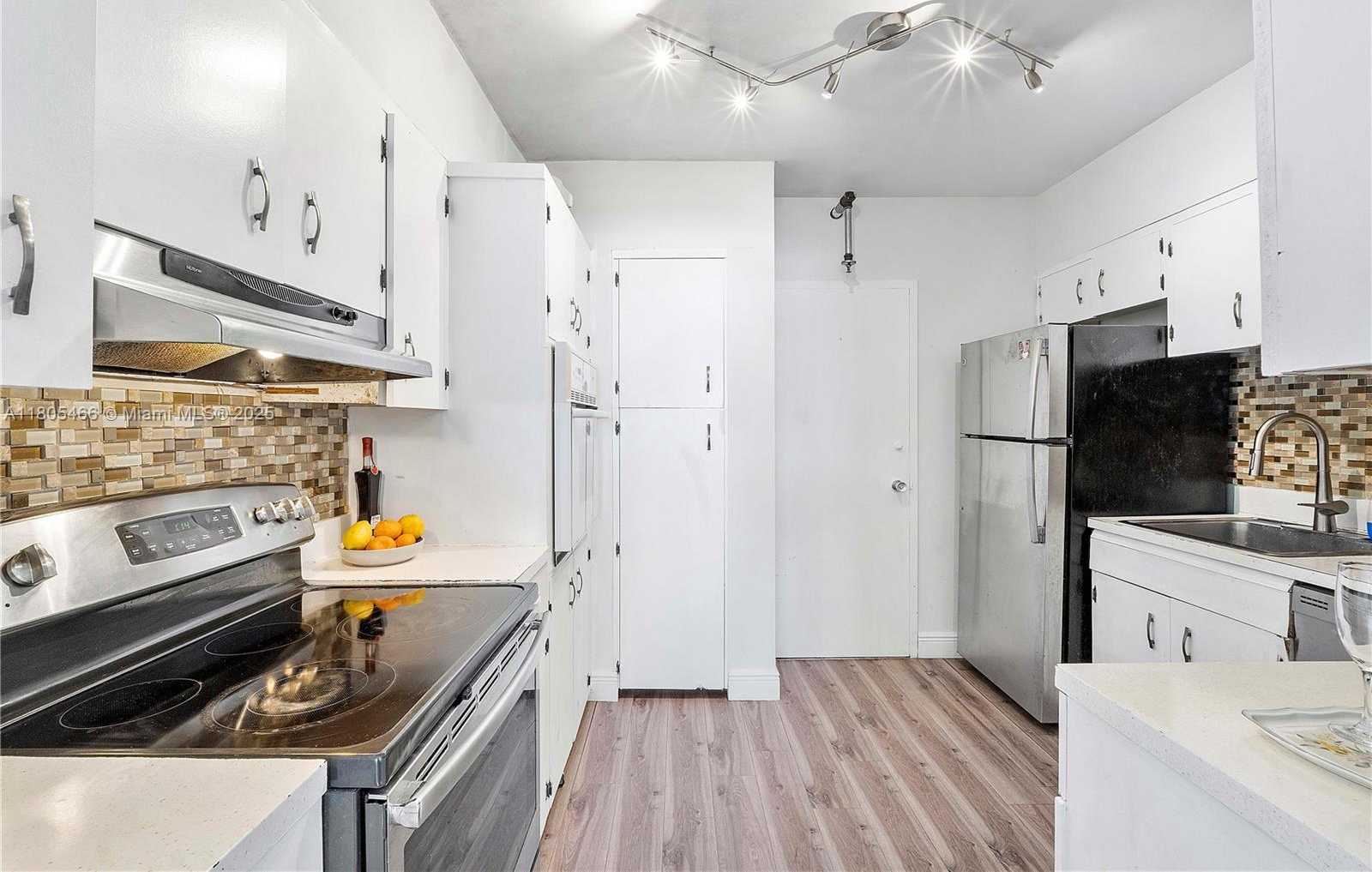 Small Image of 900 BAY DR #210, Miami Beach Number 12