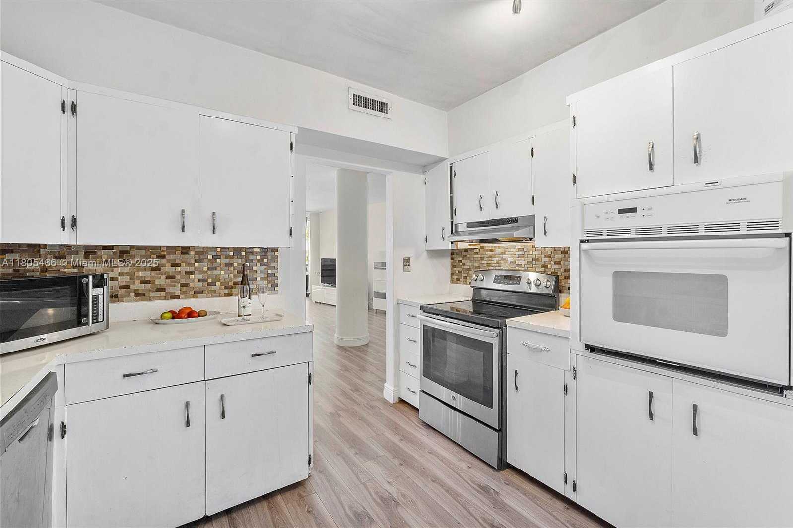 Small Image of 900 BAY DR #210, Miami Beach Number 13