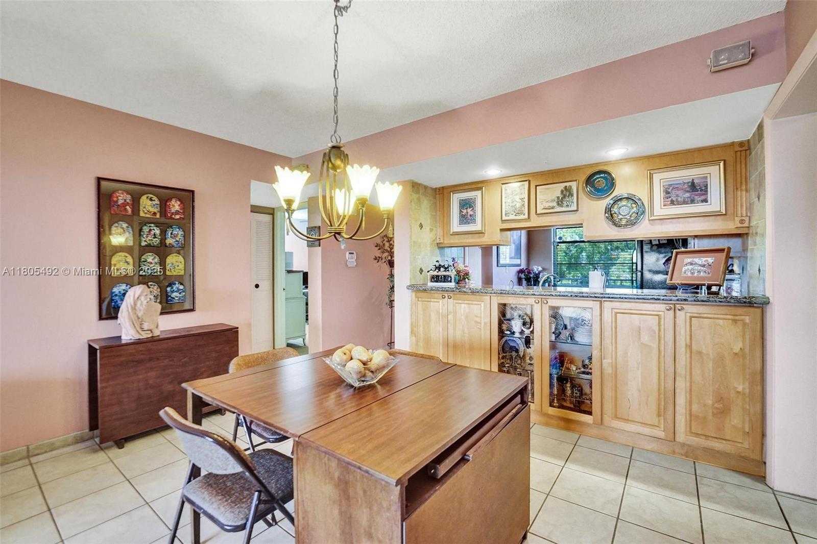 Small Image of 1510 WHITEHALL DR #402, Davie Number 10