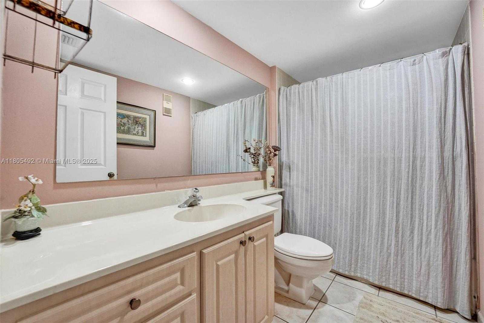 Small Image of 1510 WHITEHALL DR #402, Davie Number 15