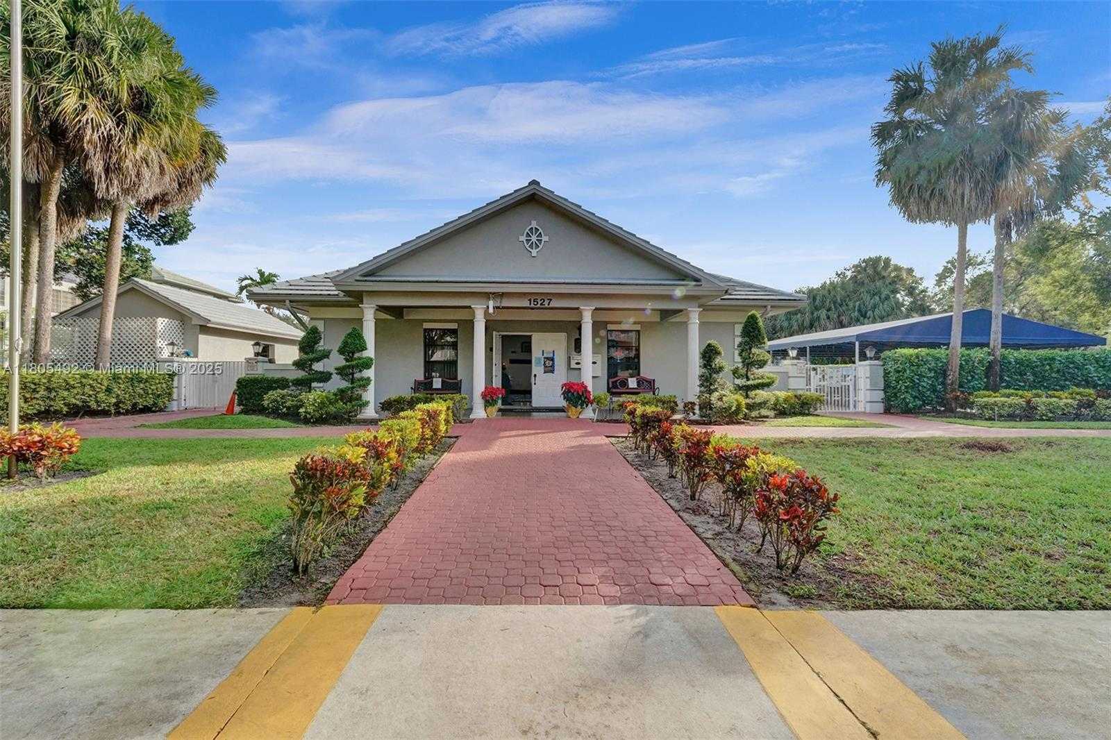 Small Image of 1510 WHITEHALL DR #402, Davie Number 25