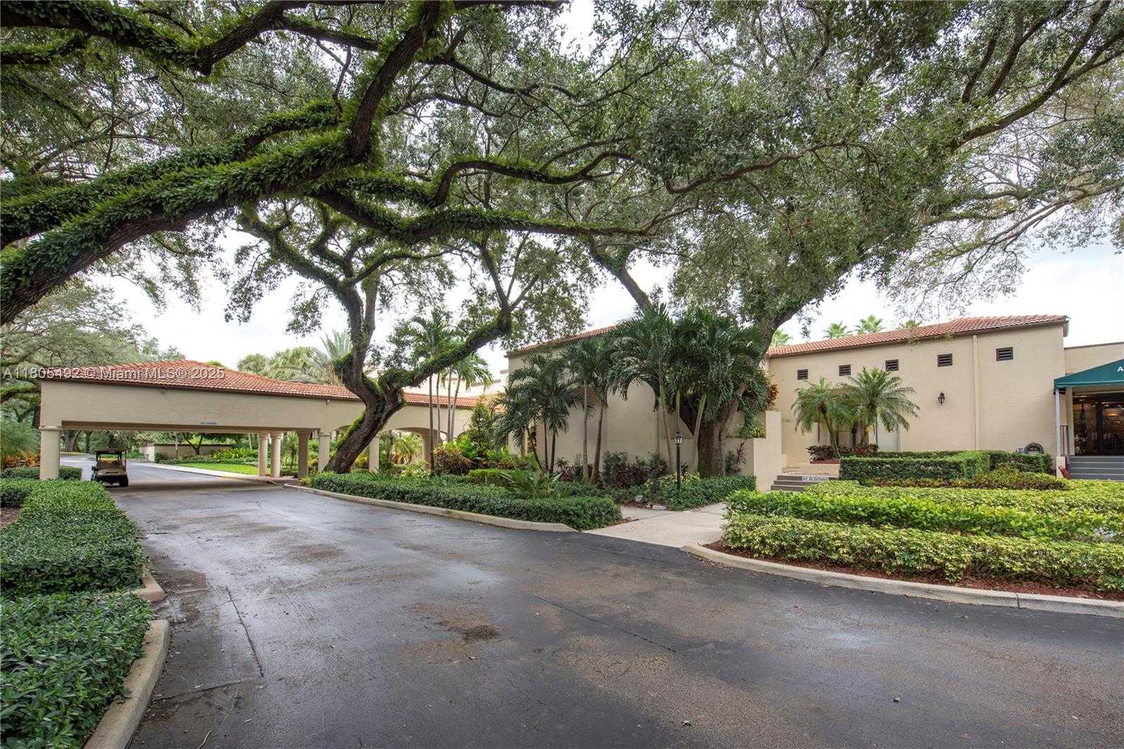 Small Image of 1510 WHITEHALL DR #402, Davie Number 28
