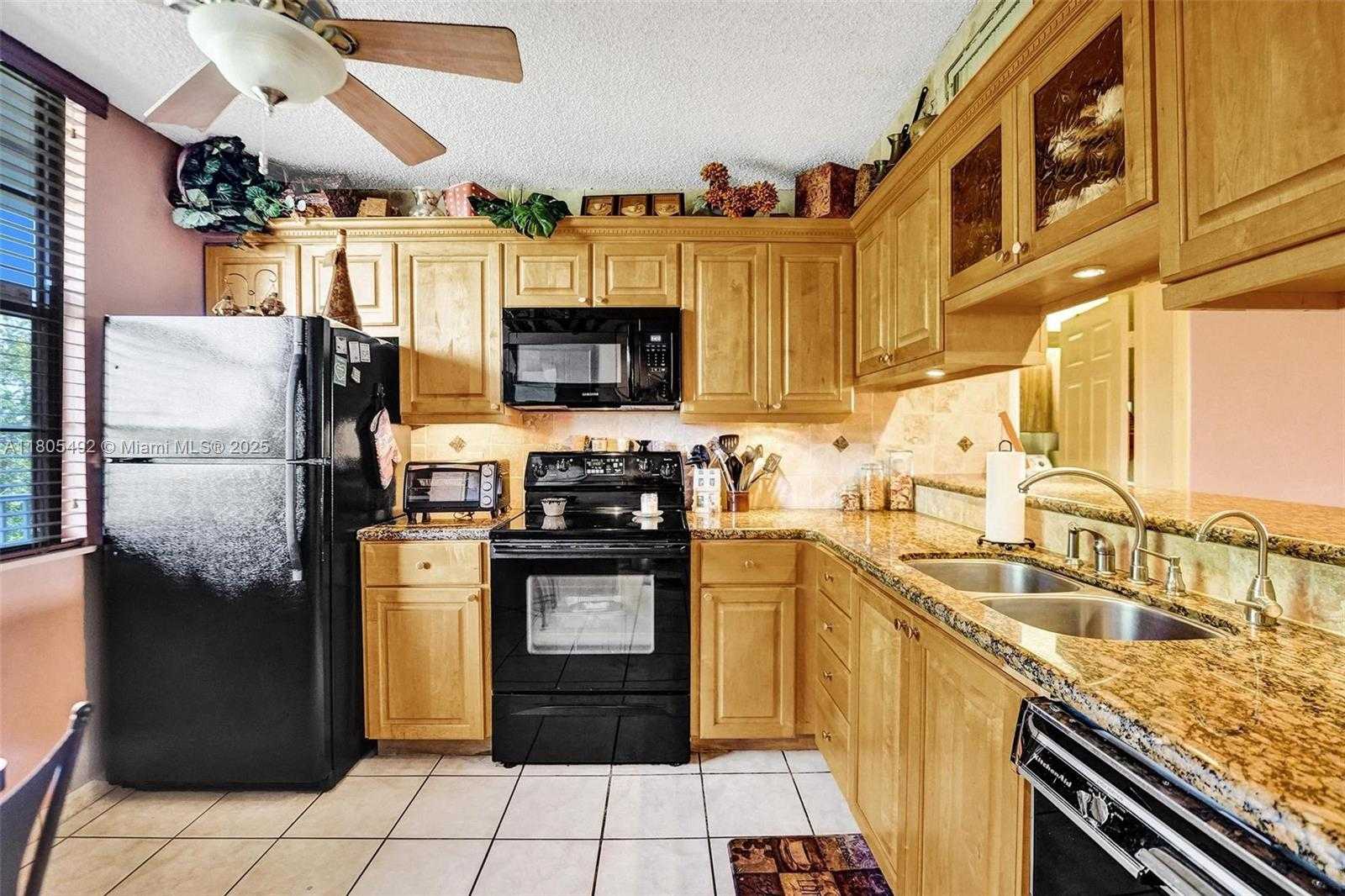 Small Image of 1510 WHITEHALL DR #402, Davie Number 3